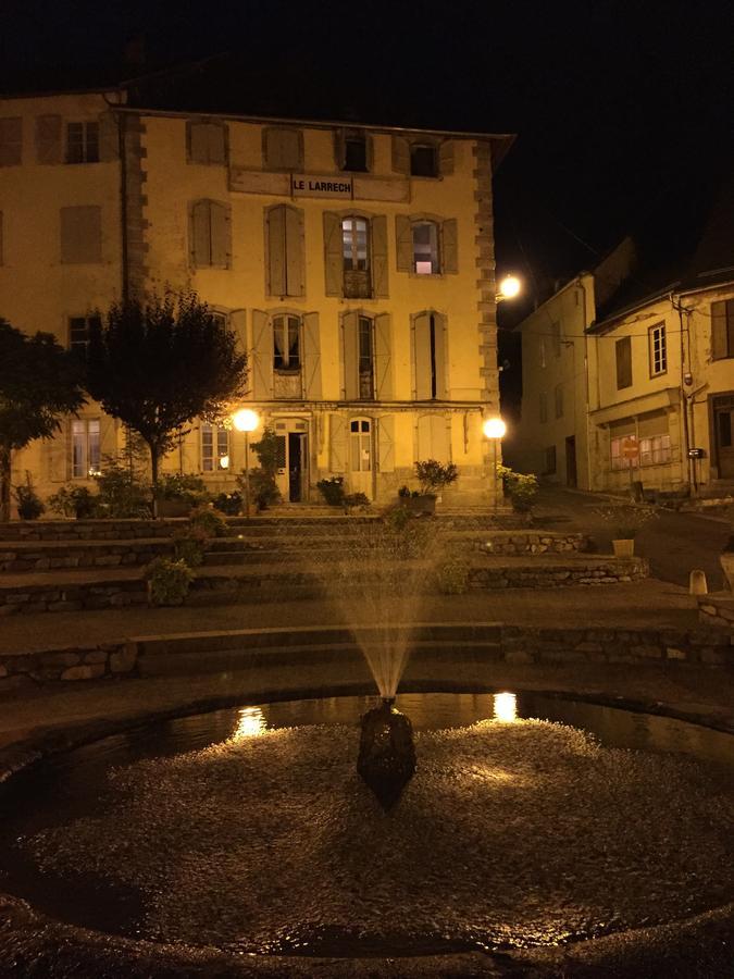 Au Detour Du Larrech Bed and Breakfast Castillon-en-Couserans Εξωτερικό φωτογραφία