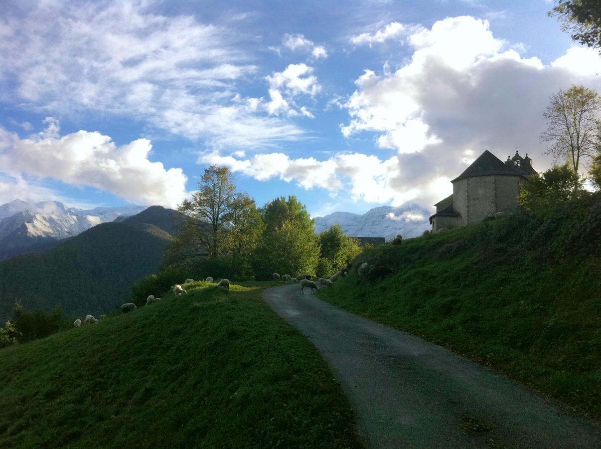 Au Detour Du Larrech Bed and Breakfast Castillon-en-Couserans Εξωτερικό φωτογραφία